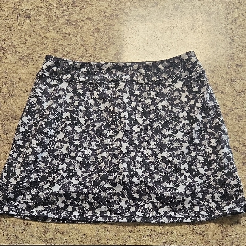 Tranquility by Colorado Clothing Black and White Floral Mini Skirt Skort
